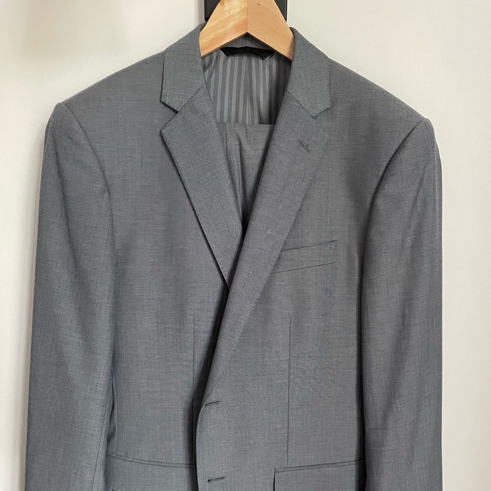 Men’s Banana Republic Light Gray Suit